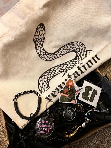 Taylor swift reputation gift - taylor,