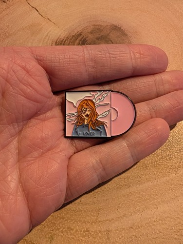 Taylor swift hard enamel pin - swift,